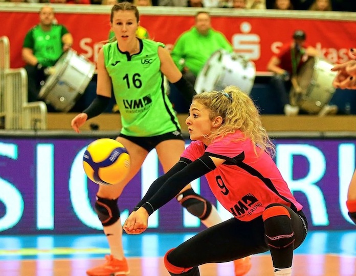 Zoe Fleck, an NCAA champion libero for Texas, now plays for USC Münster